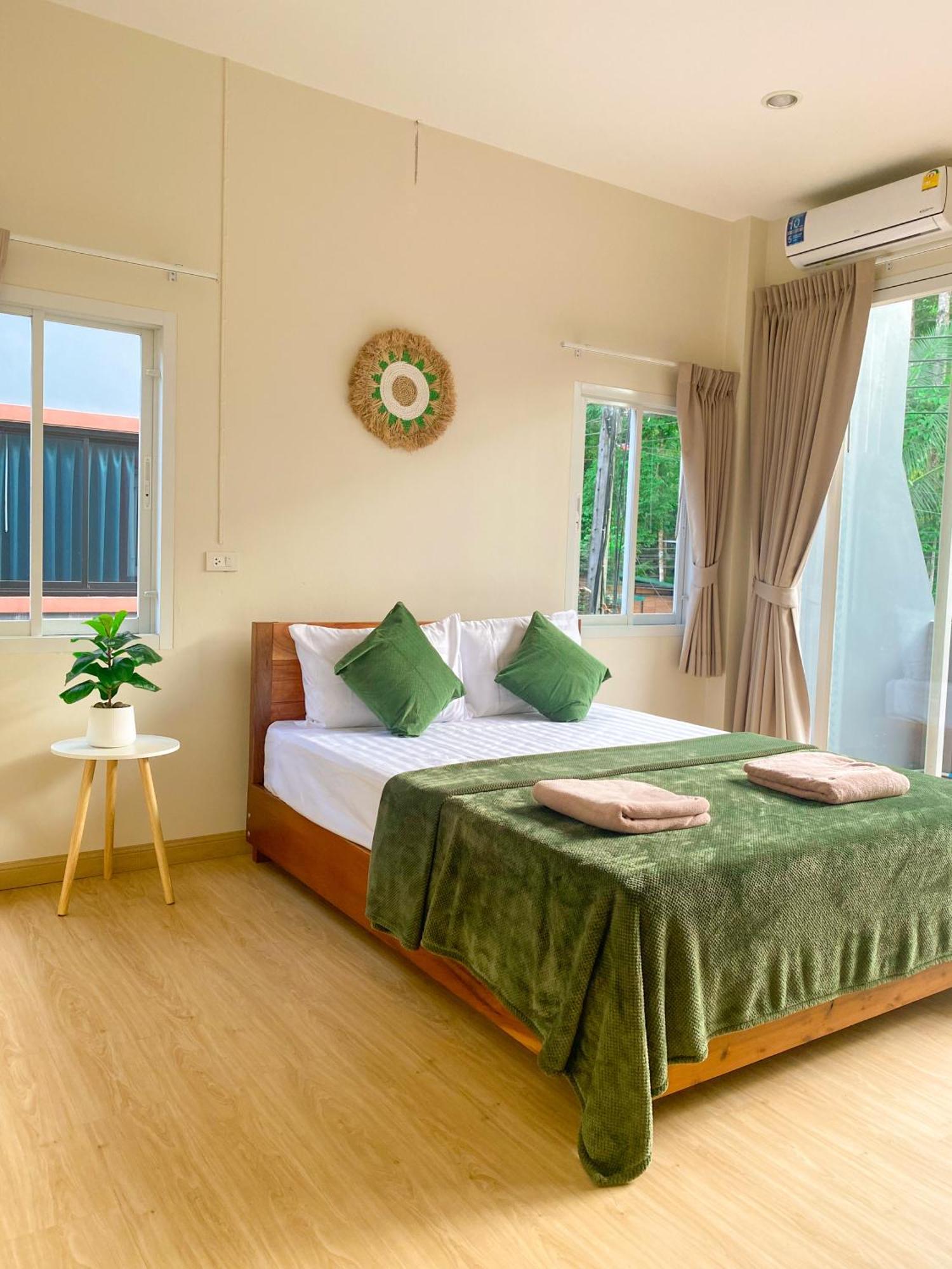 Private Room With Share Bathroom At Little Wild House Khaosok Khao Sok National Park Екстериор снимка