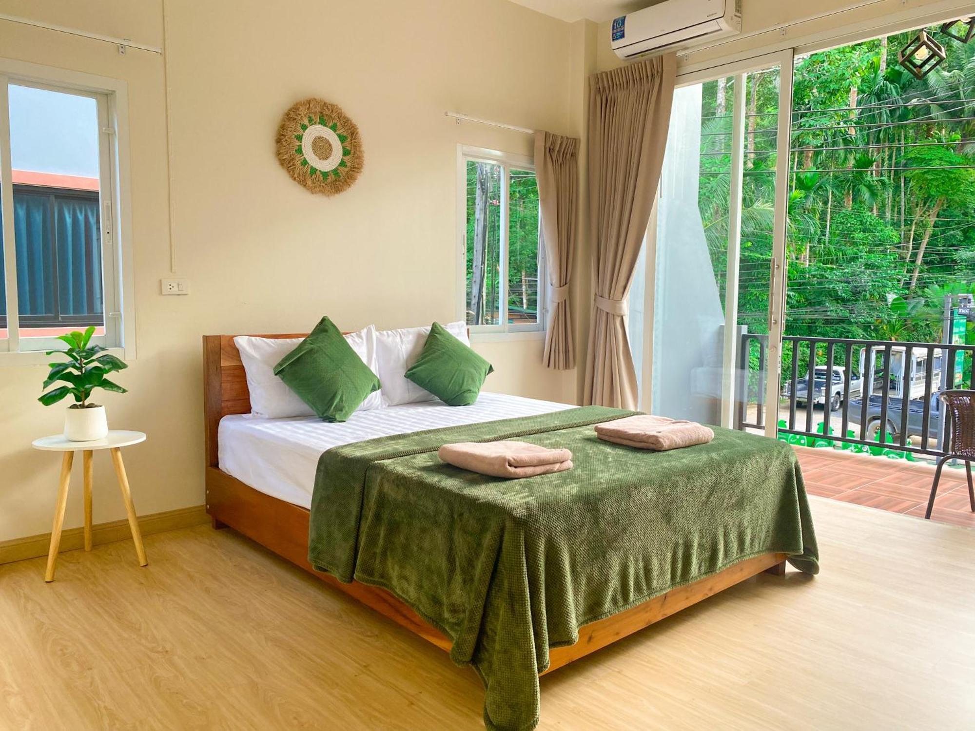 Private Room With Share Bathroom At Little Wild House Khaosok Khao Sok National Park Екстериор снимка